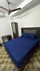 Postel nebo postele na pokoji v ubytování Jacob Residency