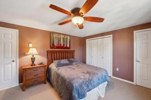 a bedroom with a ceiling fan and a bed at Hawkeye 21E - Spacious Townhome for Families in North Creek