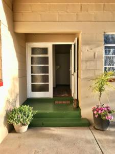Η πρόσοψη ή η είσοδος του Rhonda's Oranjemund Accommodation