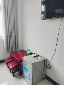 TV a/nebo společenská místnost v ubytování Nhà nghỉ Mai Lan