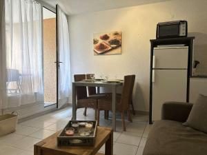 Posezení v ubytování SP500-E01 Appartement 2 pièces 4 couchages SAINT PIERRE LA MER + 11 fotografií