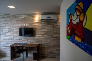 TV a/nebo společenská místnost v ubytování Bessa Beach Hotel