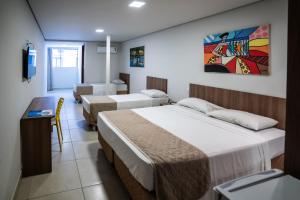 Postel nebo postele na pokoji v ubytování Bessa Beach Hotel