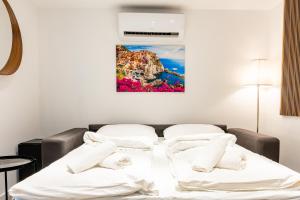 Posteľ alebo postele v izbe v ubytovaní StayWithUs , ground Floor