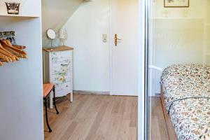 Postel nebo postele na pokoji v ubytování Ferienhaus Mandelhaus 1 mit Boddenblick - Natur & Entspannung in Saal + 7 fotografií