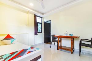 Postel nebo postele na pokoji v ubytování FabHotel Golden Nest Deluxe - Nr Calangute Beach