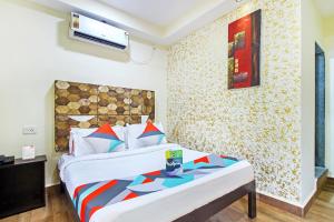 FabHotel Golden Nest Deluxe - Nr Calangute Beach客房内的一张或多张床位