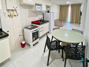 Fortaleza Sul Flats Service的厨房或小厨房