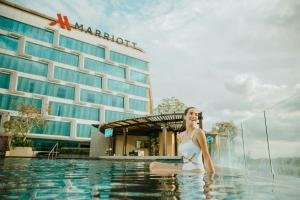 Bazén v ubytování Yogyakarta Marriott Hotel nebo v jeho okolí