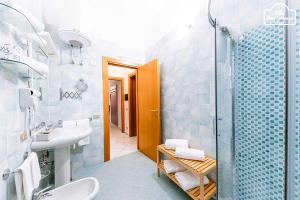 Kamar mandi di Villa San Lorenzo