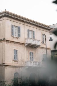a building with a balcony on the side of it at I pensieri di Carolina - Palazzo Carolina in Pescara