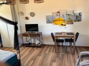 a room with a table and a desk with a laptop at Terra in Valledoria