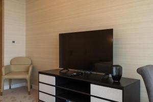 TV a/nebo společenská místnost v ubytování Palm Tower where Luxury & View meet in one place