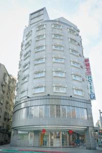 a tall gray building with windows on a street at 華麗大飯店Ferrary Hotel in Taipei