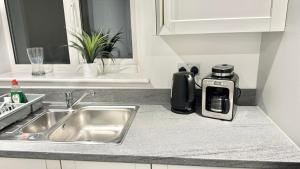 Köök või kööginurk majutusasutuses Modern Large 5 Bedroom Swindon Home