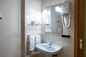 Koupelna v ubytování Hotel Alda Guijuelo + 25 fotografií