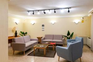 A seating area at Hotel Alda Guijuelo