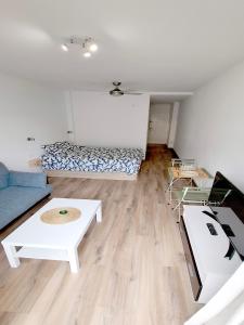 Televízia a/alebo spoločenská miestnosť v ubytovaní Alisio 51 Playa de las Canteras