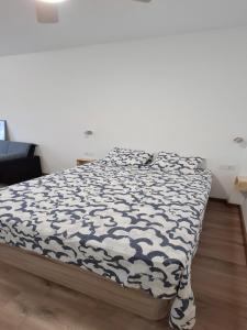 Posteľ alebo postele v izbe v ubytovaní Alisio 51 Playa de las Canteras
