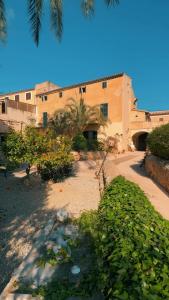 Το κτήριο όπου στεγάζεται  the country house