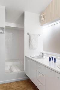 Foto dalla galleria di Maison Alta Mar - 7 Chambres & Jacuzzi a Collioure