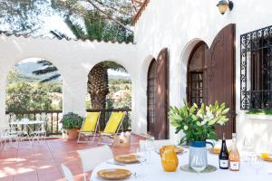 an outdoor patio with a table and chairs at Maison Alta Mar - 7 Chambres & Jacuzzi in Collioure