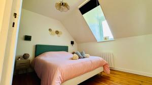 a bedroom with a bed with pink sheets and a window at Chez Mag maison de pêcheur proche plage in Ault