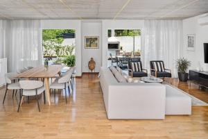 Posezení v ubytování Villa Island Pearl A Stunning Oasis of Luxury and Serenity on Brač Island