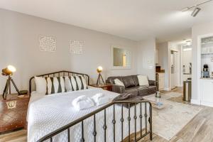 a bedroom with a bed and a couch at 8 Mi to Traverse City Bayside Couples Retreat in Williamsburg