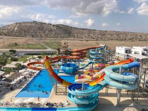Azure Seaview Studio in Priscilla, Caesar Blue Resort & Spa, Gastria, Kalechik, Bogaz内部或周边的泳池