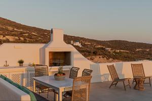 Gallery image of Santorini's Rising Sun Private Villa in Santorini