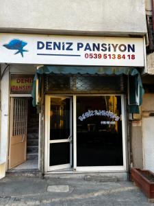 an entrance to a restaurant with a sign above the door at Deniz pansiyon in Akçakoca