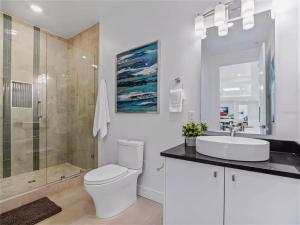 Modern Codo With 2 Bedrooms and 3 5 Baths的一间浴室