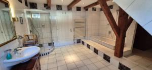 Stadthotel Kramer的一间浴室