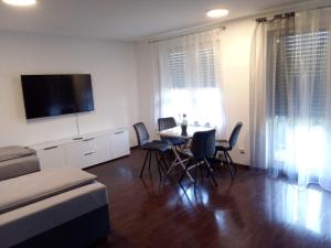 TV a/nebo společenská místnost v ubytování Apartment Metzingen City