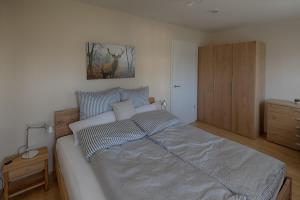 Ένα ή περισσότερα κρεβάτια σε δωμάτιο στο "Staufen Lodge", Oberstaufen