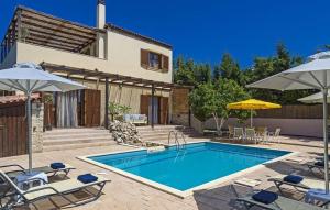 Bazén v ubytovaní Exclusive Crete Villa Villa Citrus 3 Bedroom Private Pool Rethymnon alebo v jeho blízkosti