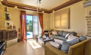 Posedenie v ubytovaní Exclusive Crete Villa Villa Citrus 3 Bedroom Private Pool Rethymnon