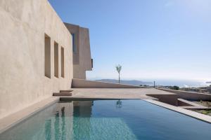 Bazén v ubytování Magical Santorini Villa 3 Bedrooms Royal Solstice Retreat Private Pool & Sunset View Pyrgos nebo v jeho okolí