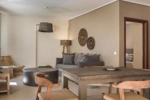 Posezení v ubytování Deluxe Kefalonia Apartment Apartment Canella 1 Bedroom Outdoor Pool Karavomilos
