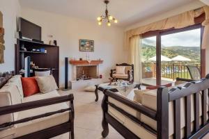 Posedenie v ubytovaní Superior Crete Villa Villa Nikos Two-Bedroom Villa Private Pool Rethymnon
