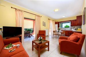 TV a/nebo společenská místnost v ubytování Luxury Corfu Villa Villa Rose Private Pool