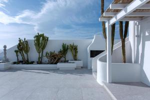 Fotografie z fotogalerie ubytování Super Luxury Mykonos Villa Villa Saorsa 5 Bedroom Infinity Pool Panoramic Sea And Sunset Views Euaggelistraki v destinaci Dexamenes
