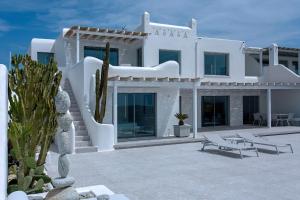 Fotografie z fotogalerie ubytování Super Luxury Mykonos Villa Villa Saorsa 5 Bedroom Infinity Pool Panoramic Sea And Sunset Views Euaggelistraki v destinaci Dexamenes