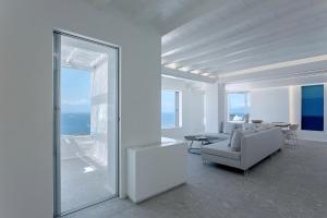 Fotografie z fotogalerie ubytování Super Luxury Mykonos Villa Villa Saorsa 5 Bedroom Infinity Pool Panoramic Sea And Sunset Views Euaggelistraki v destinaci Dexamenes