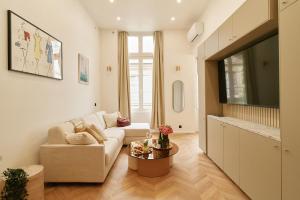 Et tv og/eller underholdning på Lavie Maison Marais AC Hot Tub