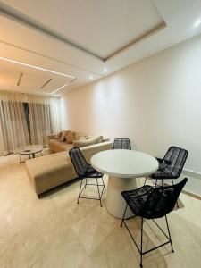 Khu vực ghế ngồi tại 3 bedroom apartment