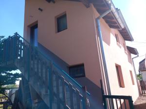 Budova, kde se apartmán nachází