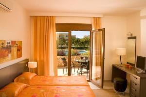 A television and/or entertainment centre at Executive Rhodes Villa 4 Bedroom - 4 Bathroom Bd Villa Pefkos