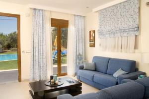 The swimming pool at or close to Executive Rhodes Villa 4 Bedroom - 4 Bathroom Bd Villa Pefkos Még 5 kép
